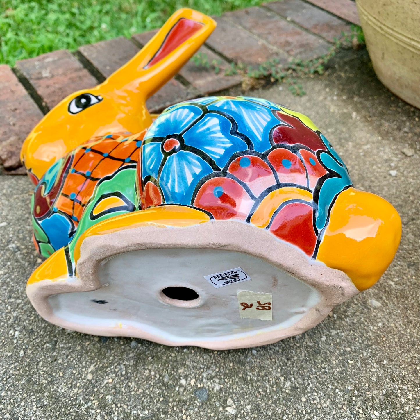 Talavera bunny rabbit bottom