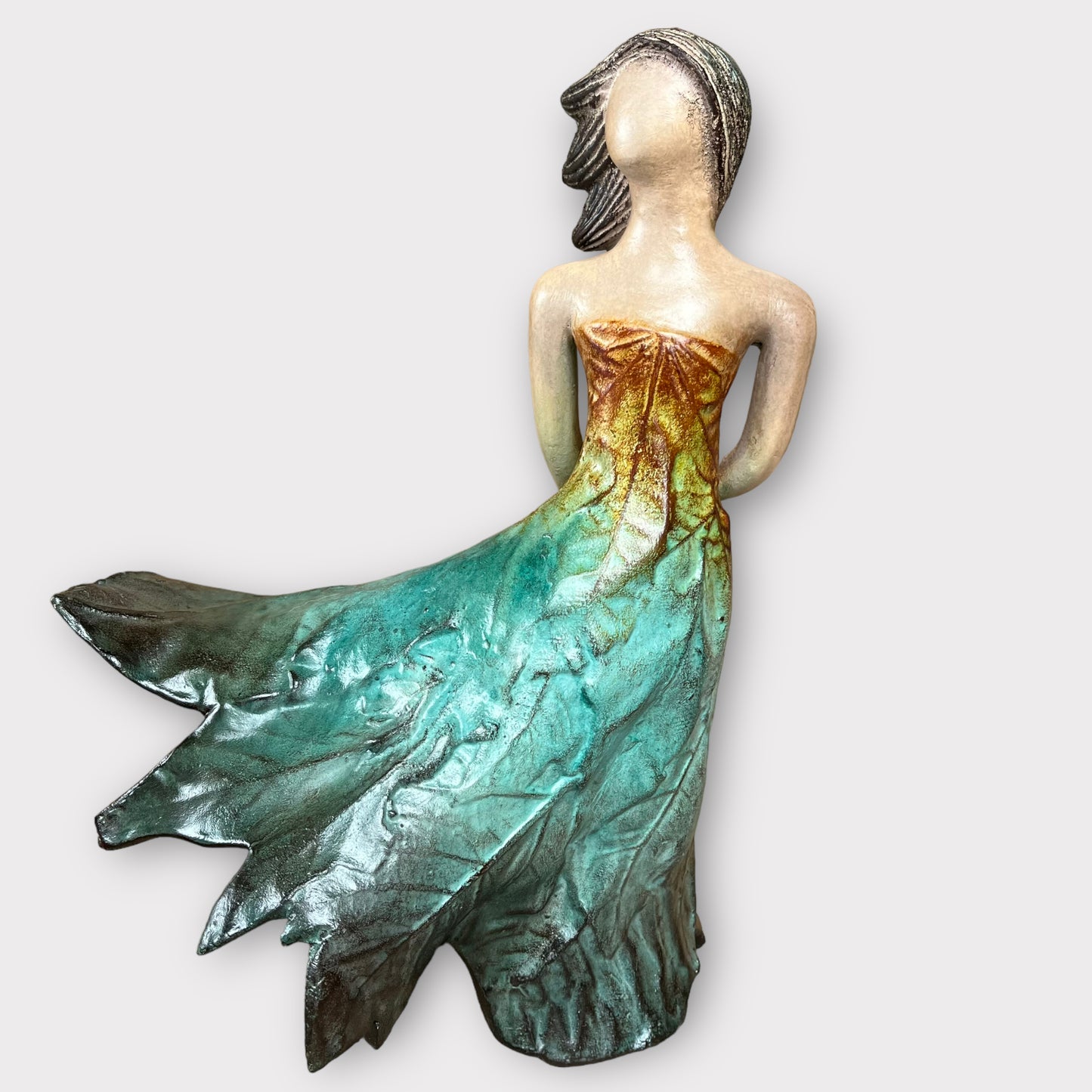 Loretta Bertoli's Yara Scultpure front background