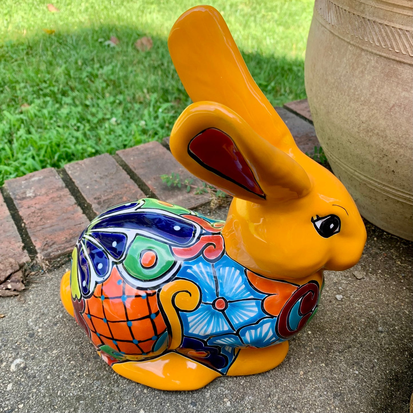 Talavera bunny rabbit left side