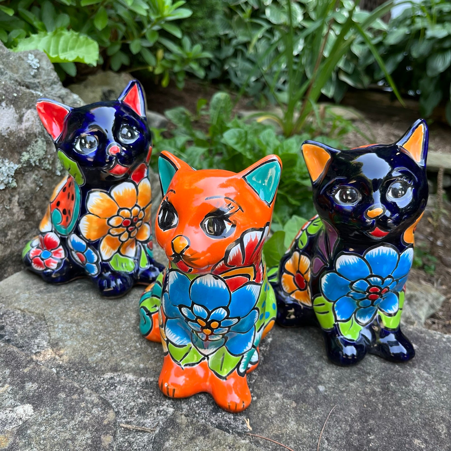 Talavera Kitty Cat Figurine - Mexican Kitten - Folk Art | MexDecor