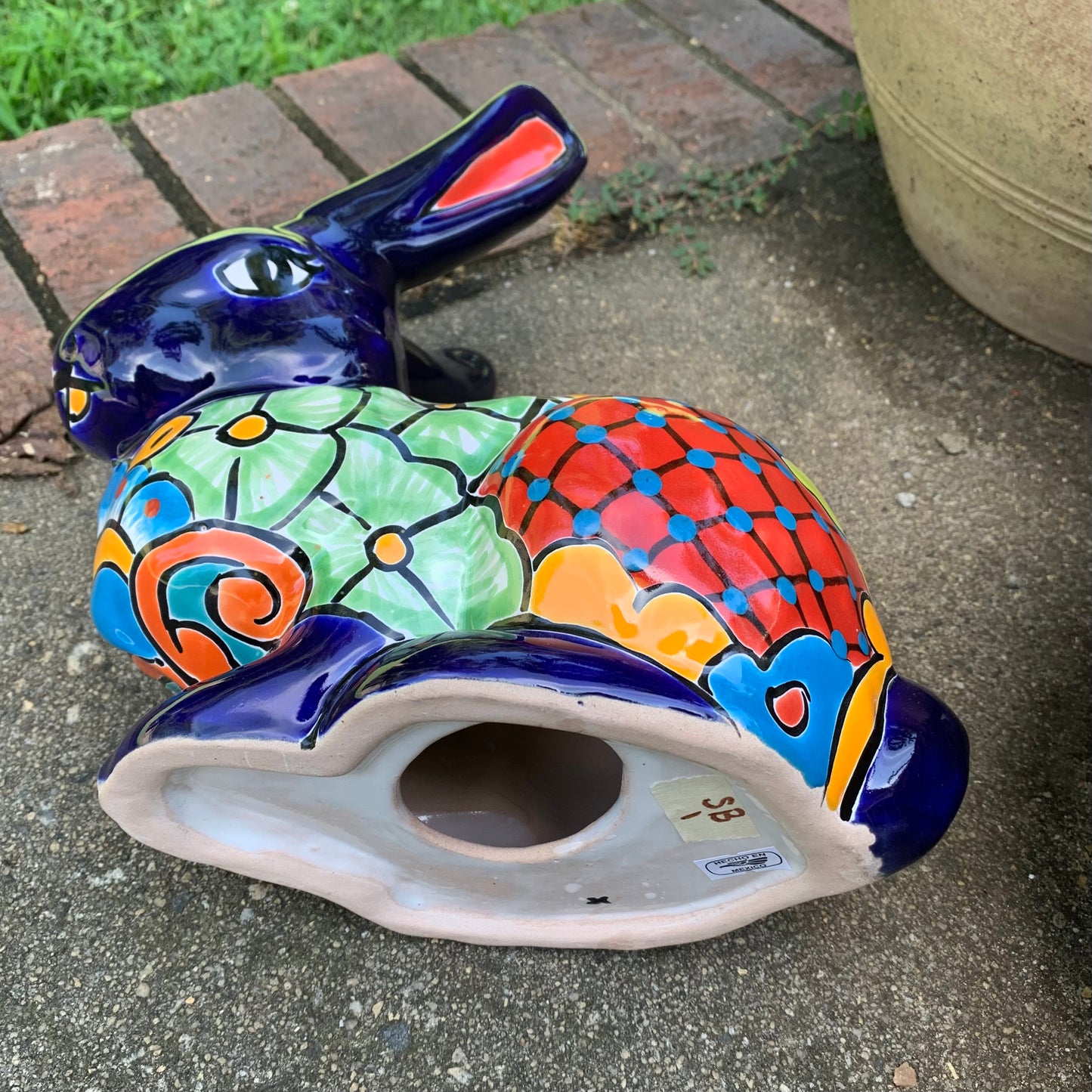 Talavera bunny rabbit bottom