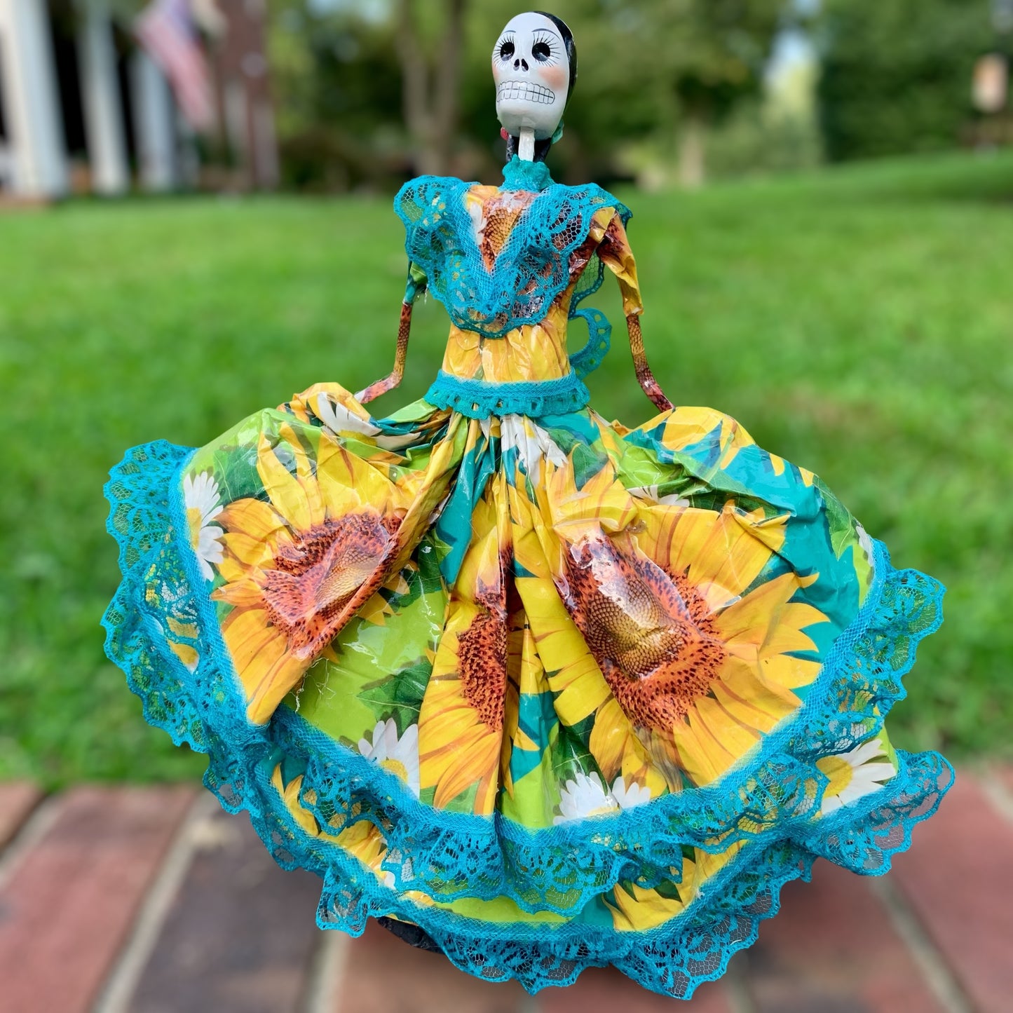 Big dress paper Mâche Catrina doll