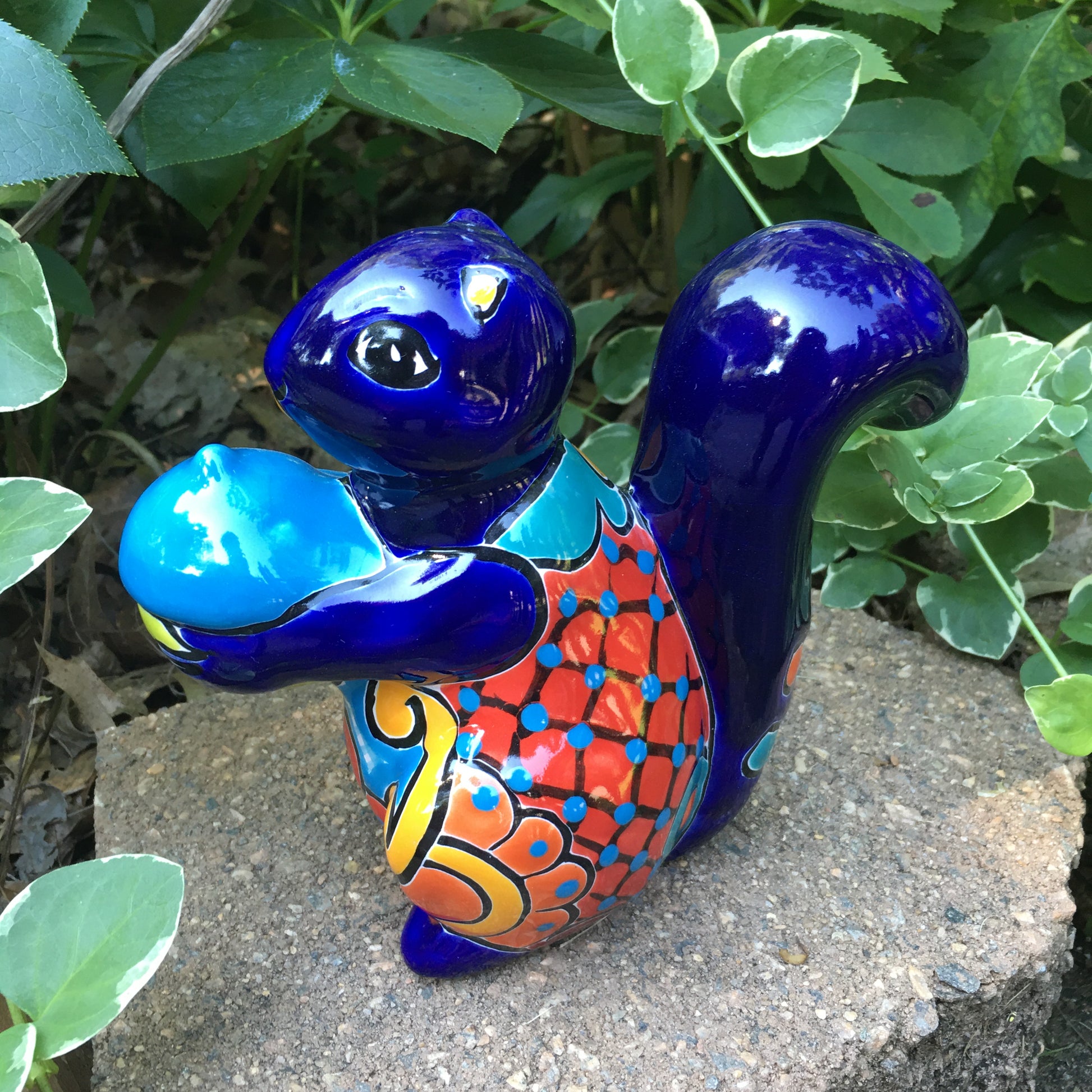 Talavera squirrel holding nut side
