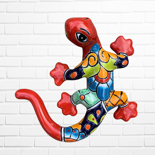 Talavera lizard salamander red top view
