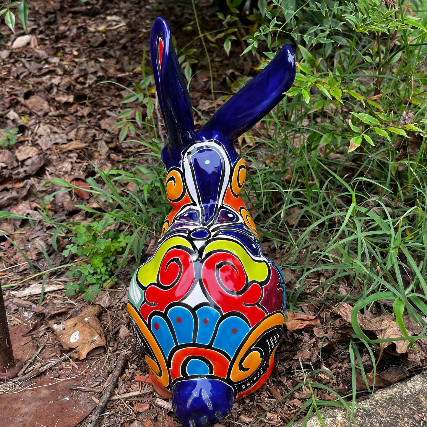 Talavera bunny rabbit figurine back