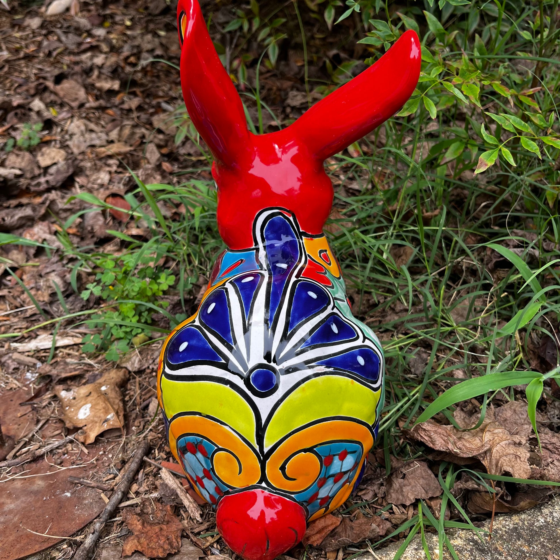 Talavera bunny rabbit figurine back