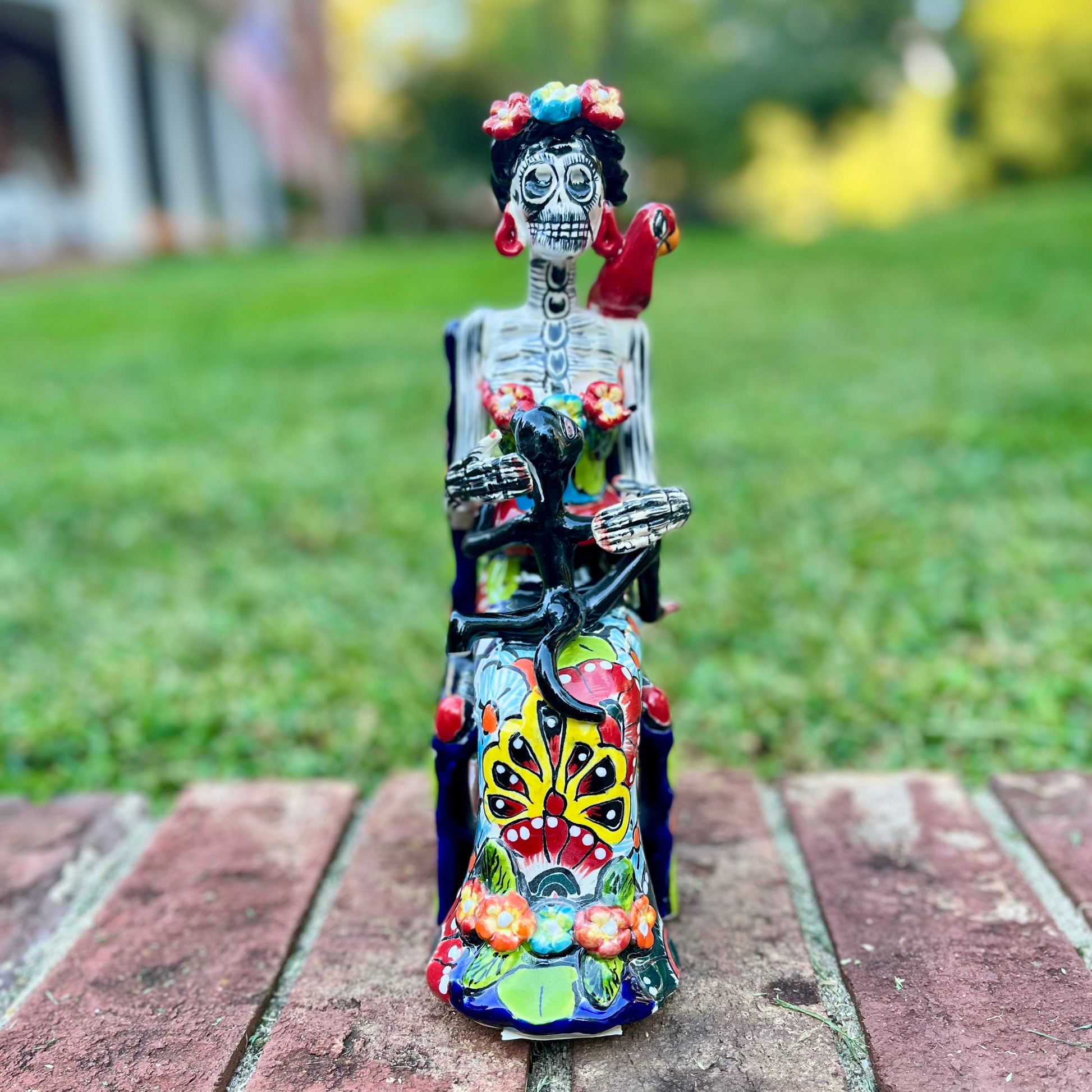 Frida friends Catrina Senada front