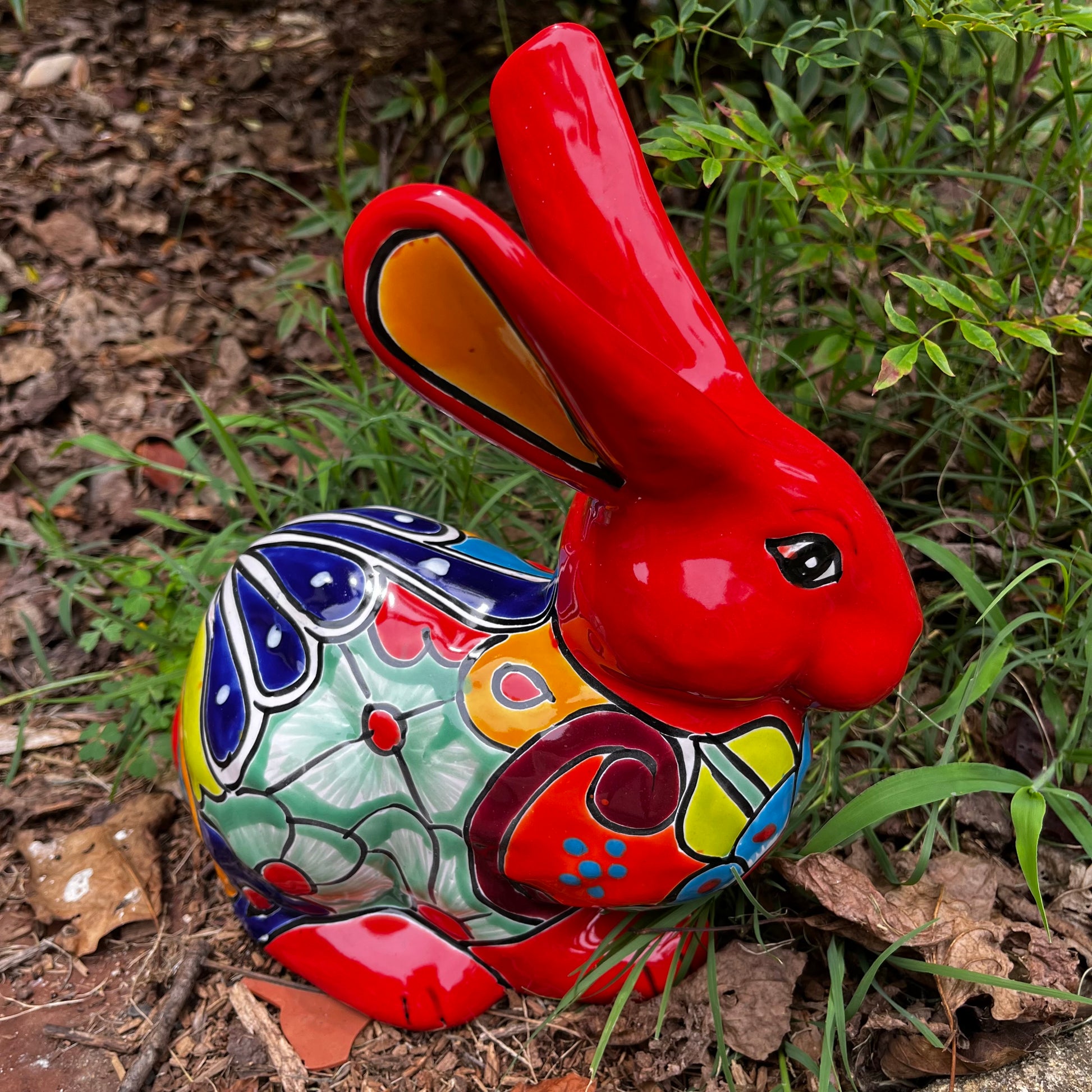 Talavera bunny rabbit figurine side