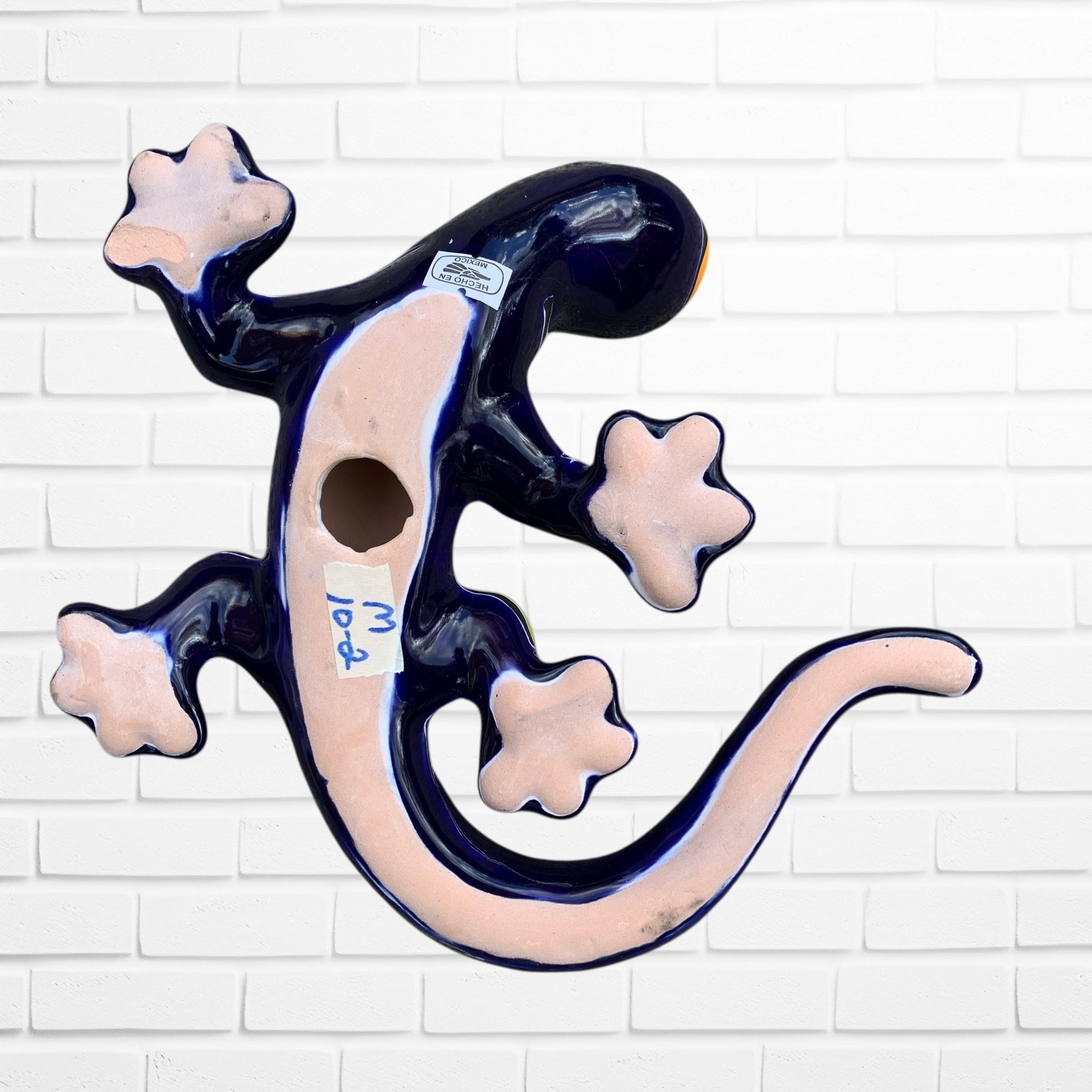 Talavera lizard salamander Azul bottom showing hole to hang on wall 
 