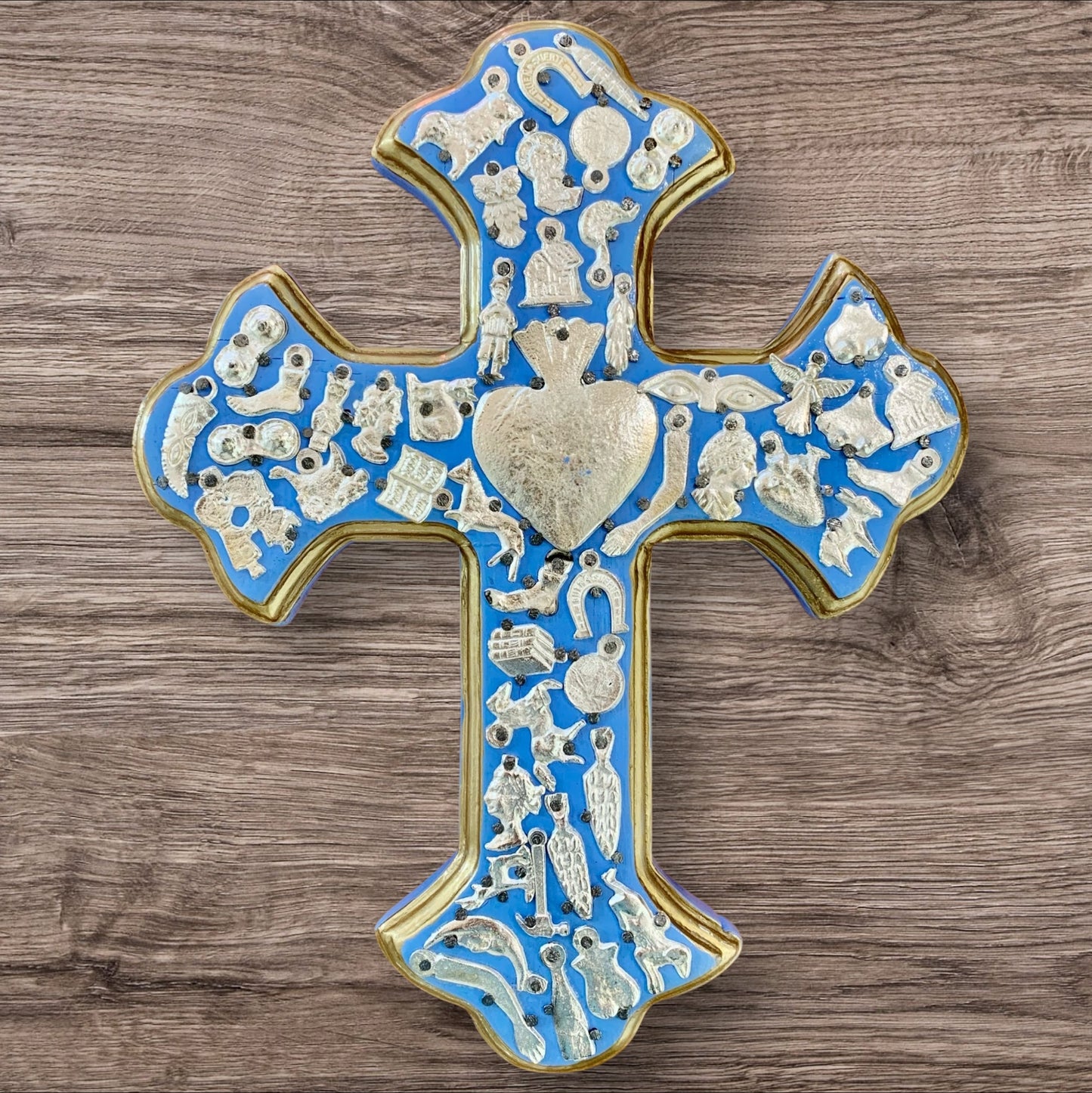 Miagros Cross in light blue