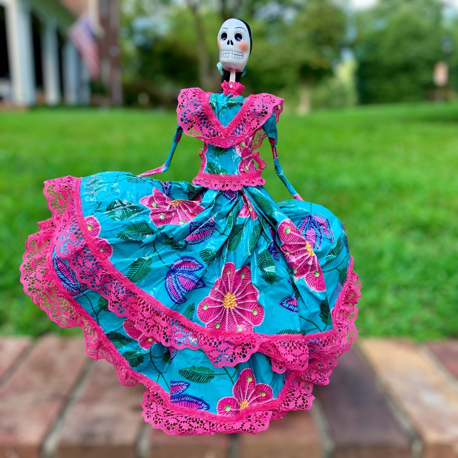 Big dress paper Mâche Catrina doll