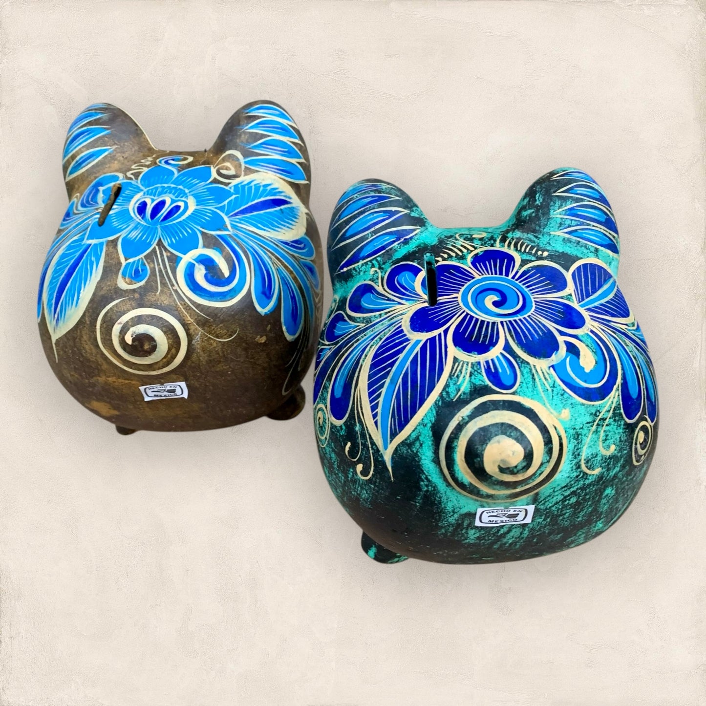 Rustic Pig Figurine Bank back tail