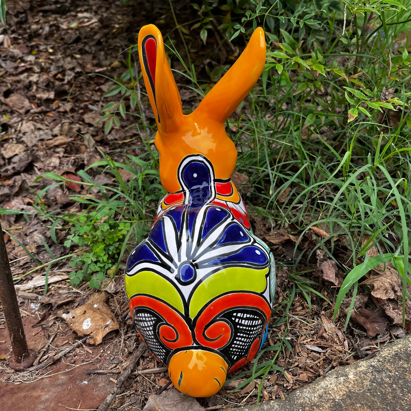 Talavera bunny rabbit figurine back