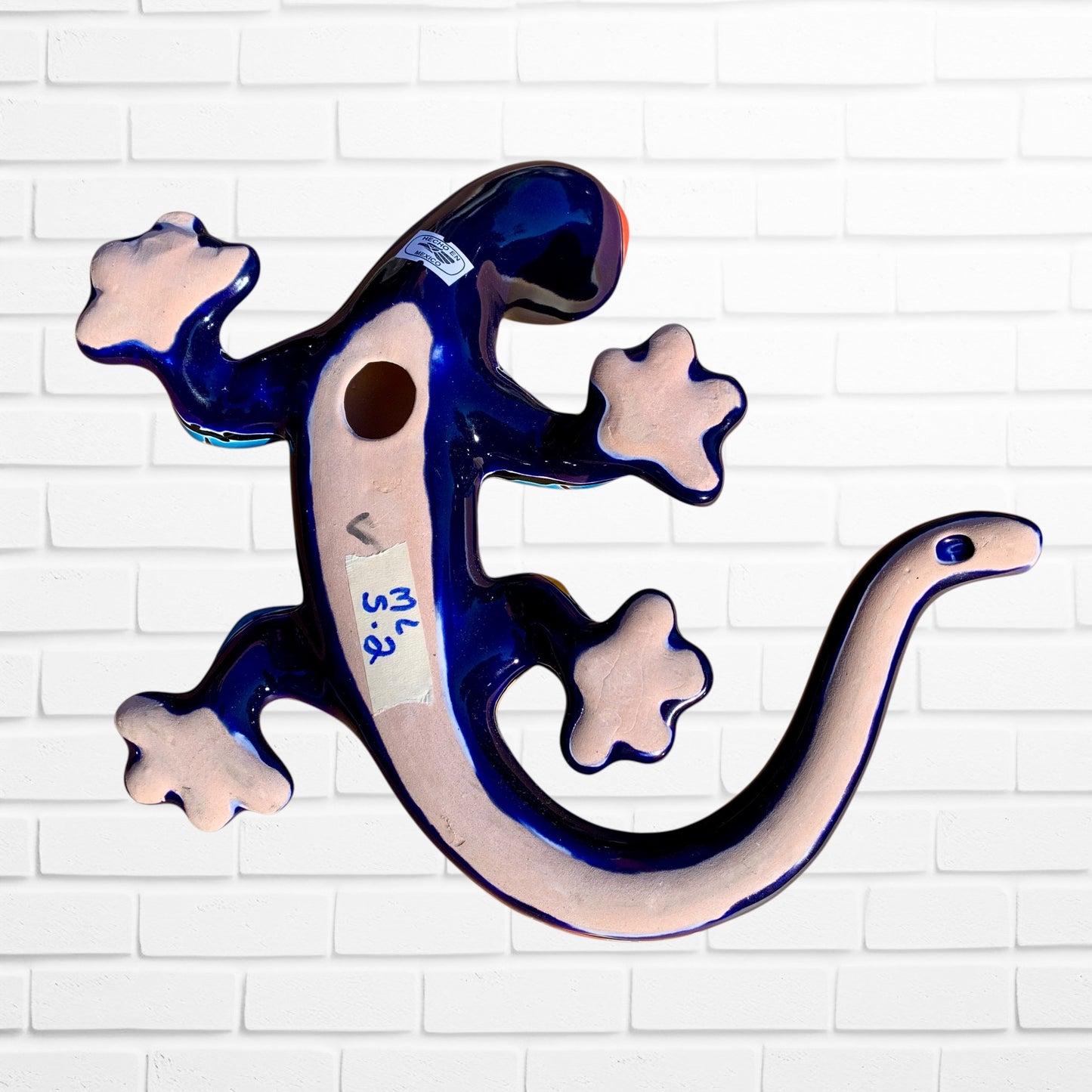 Salamander back with hanging hole