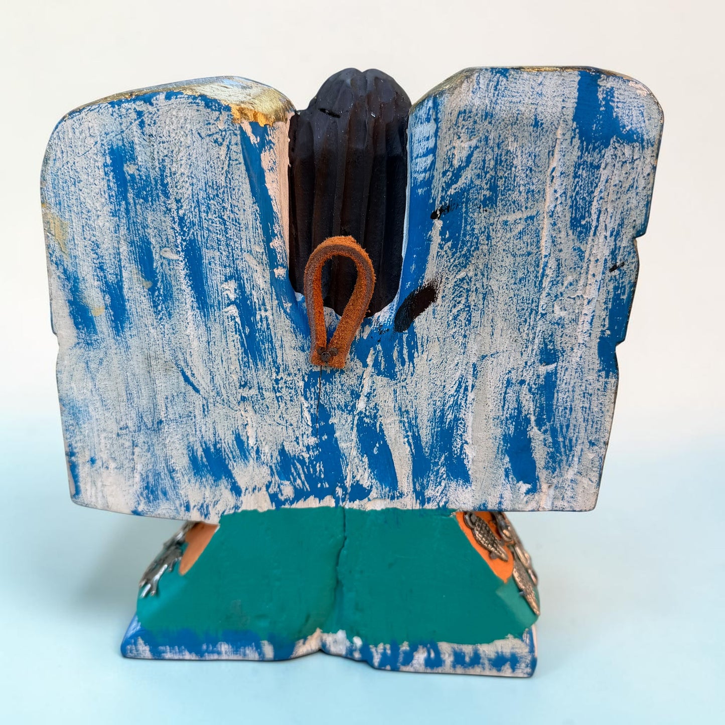 Back view of guardian angel showing her handing loop.
