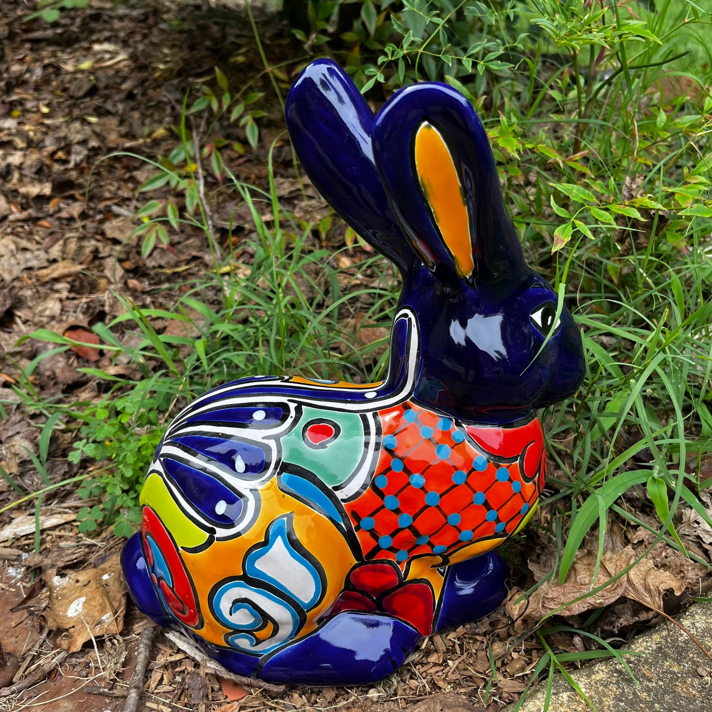 Talavera bunny rabbit figurine side