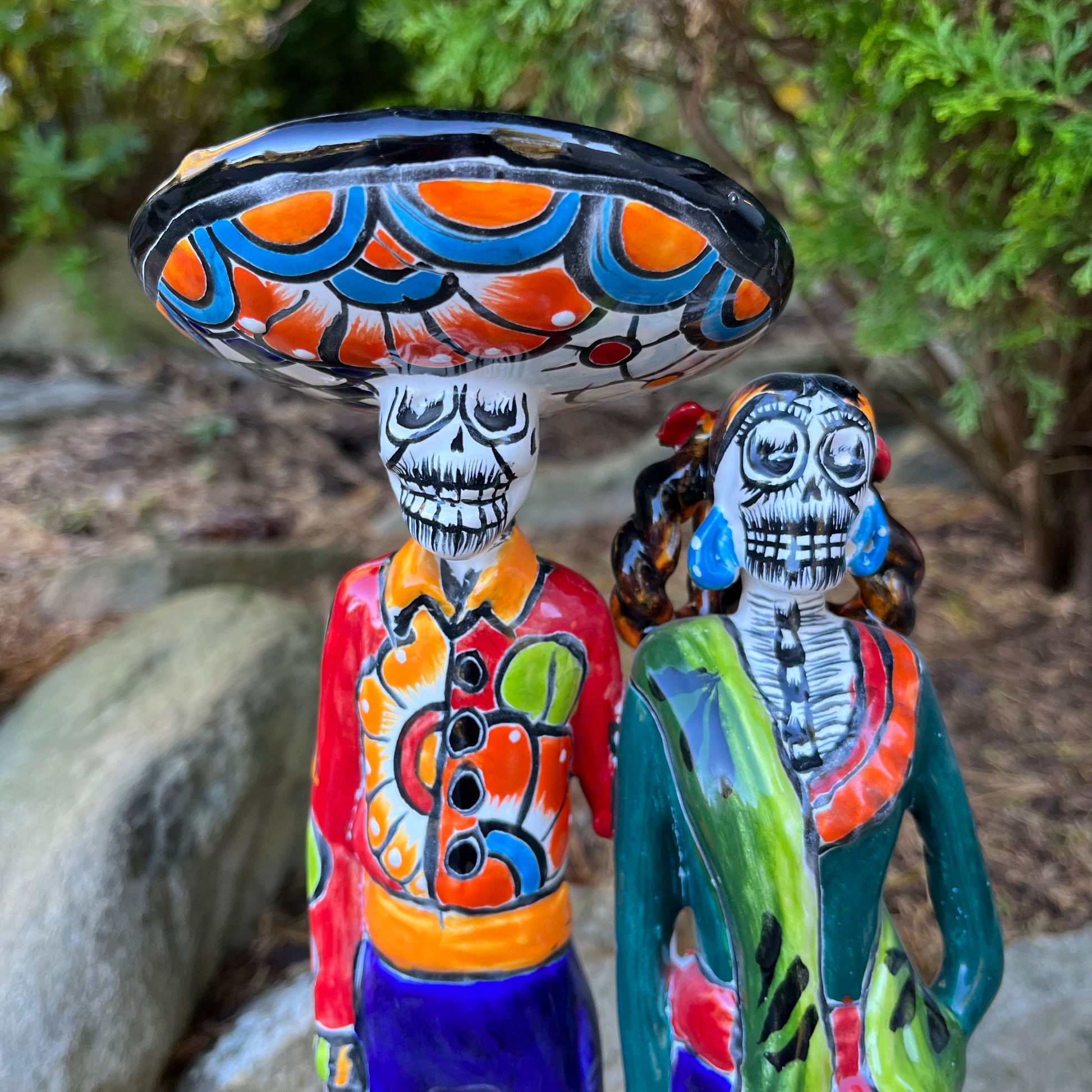 Mexican catrina couple on base faces