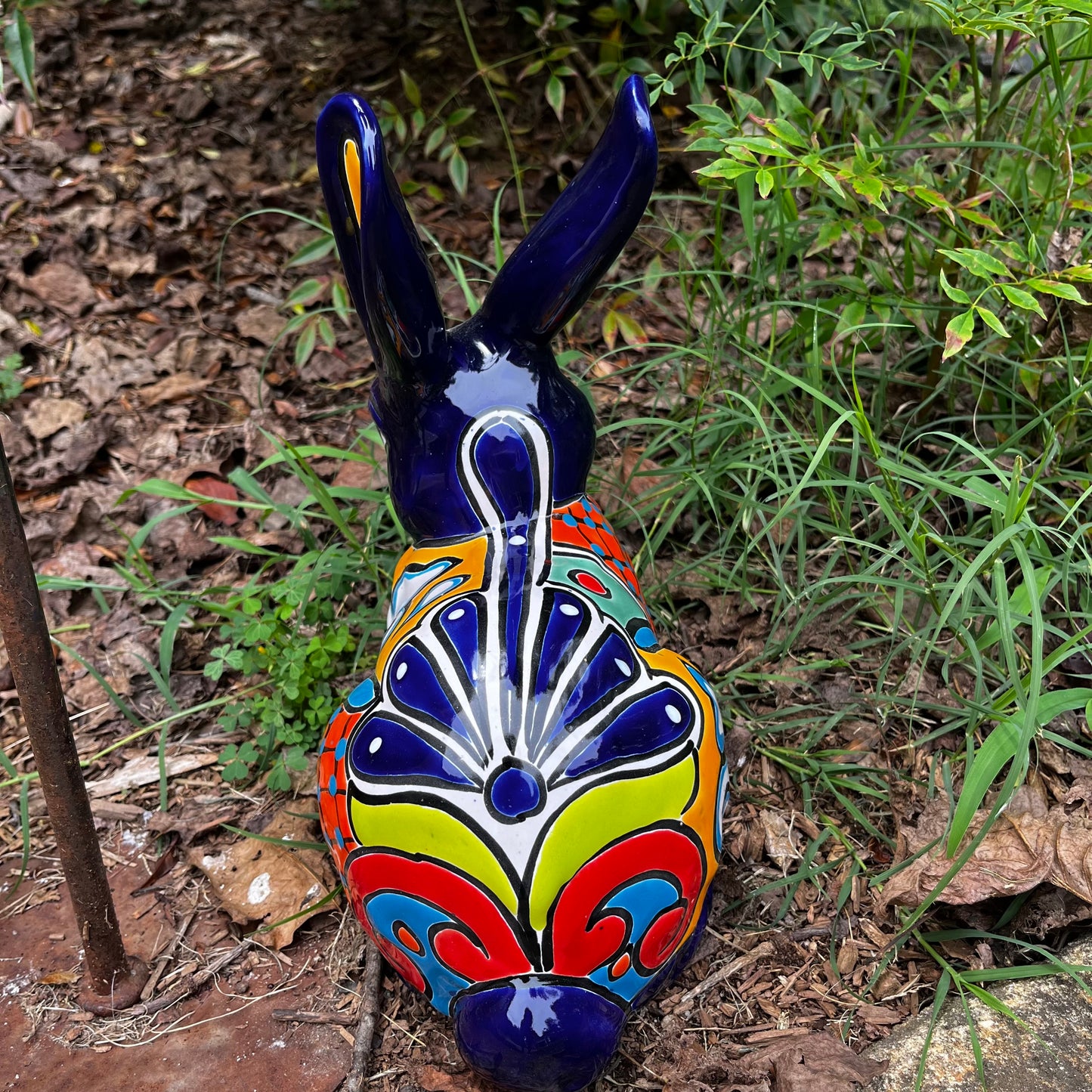 Talavera bunny rabbit figurine back