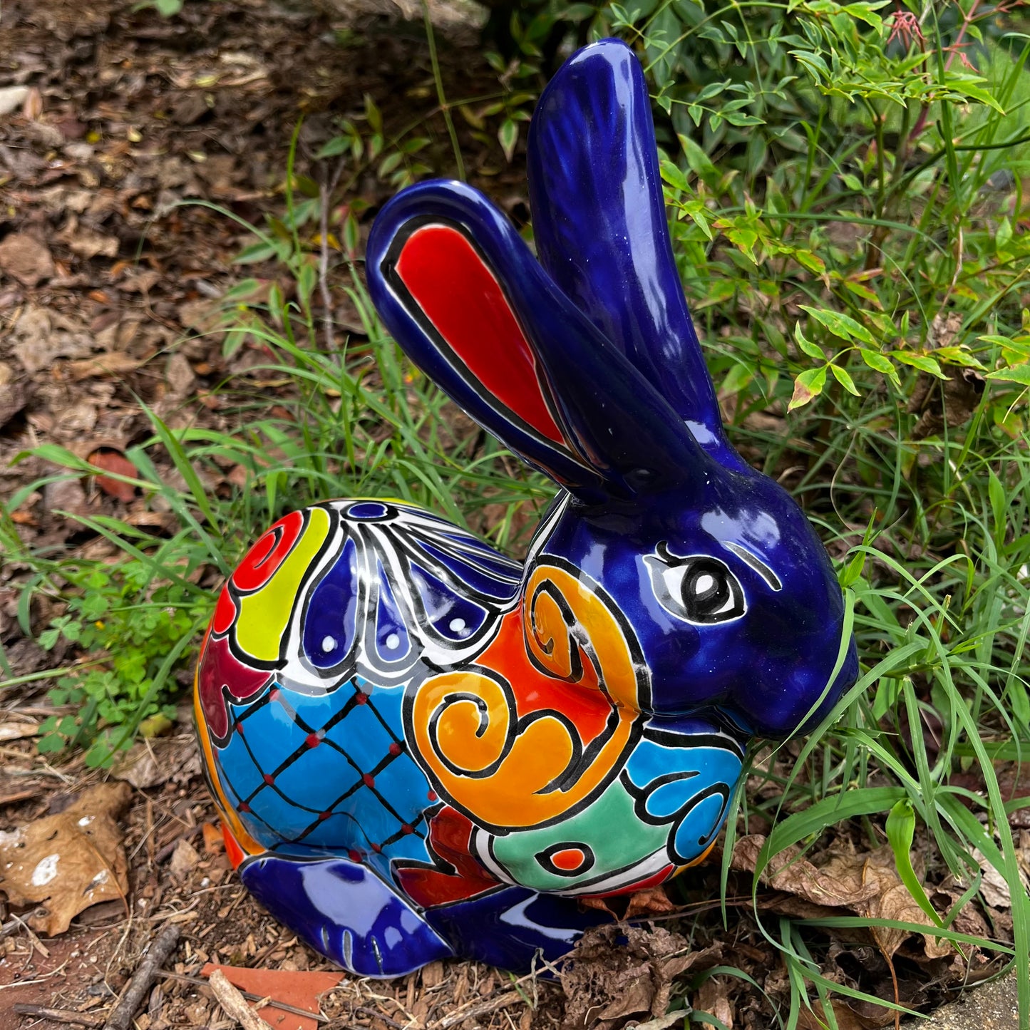 Talavera bunny rabbit figurine side