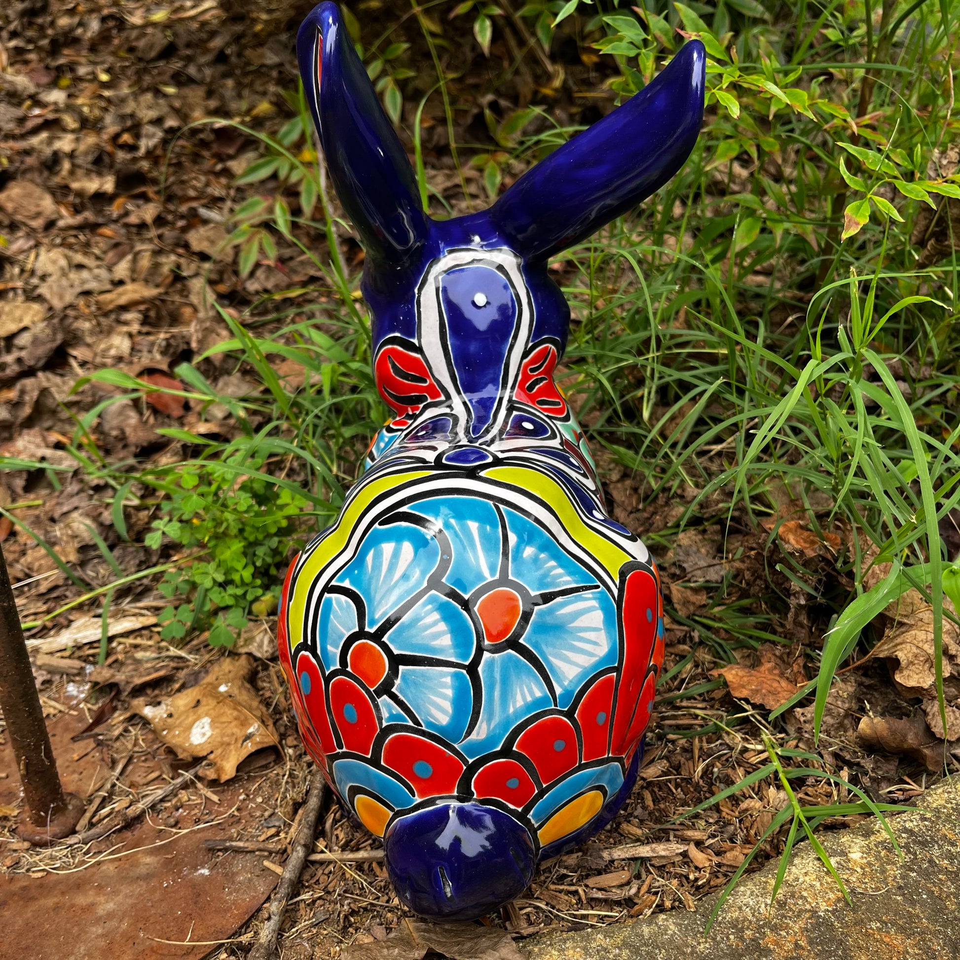 Talavera bunny rabbit figurine back