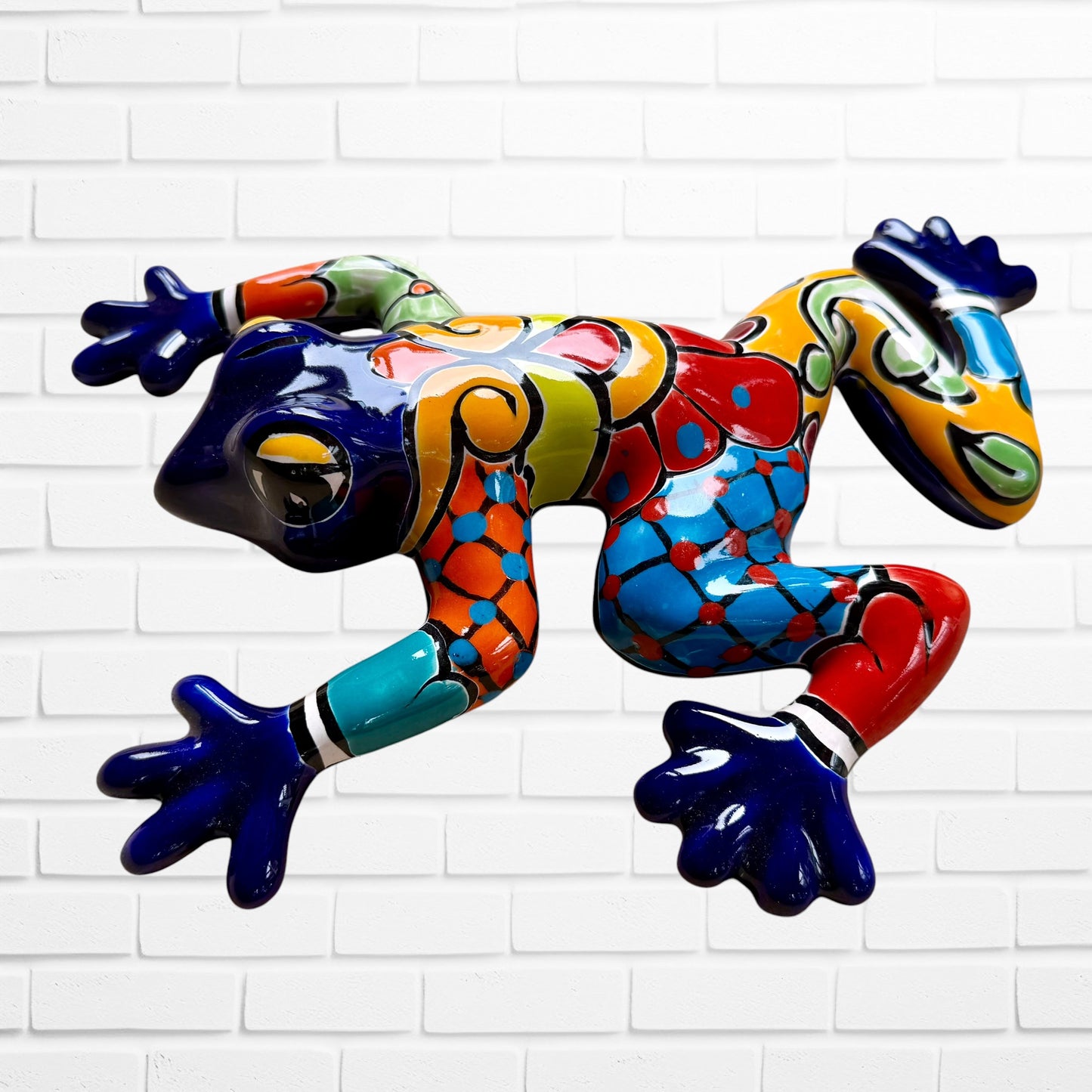 Right side view of Mexican Talavera walk frog