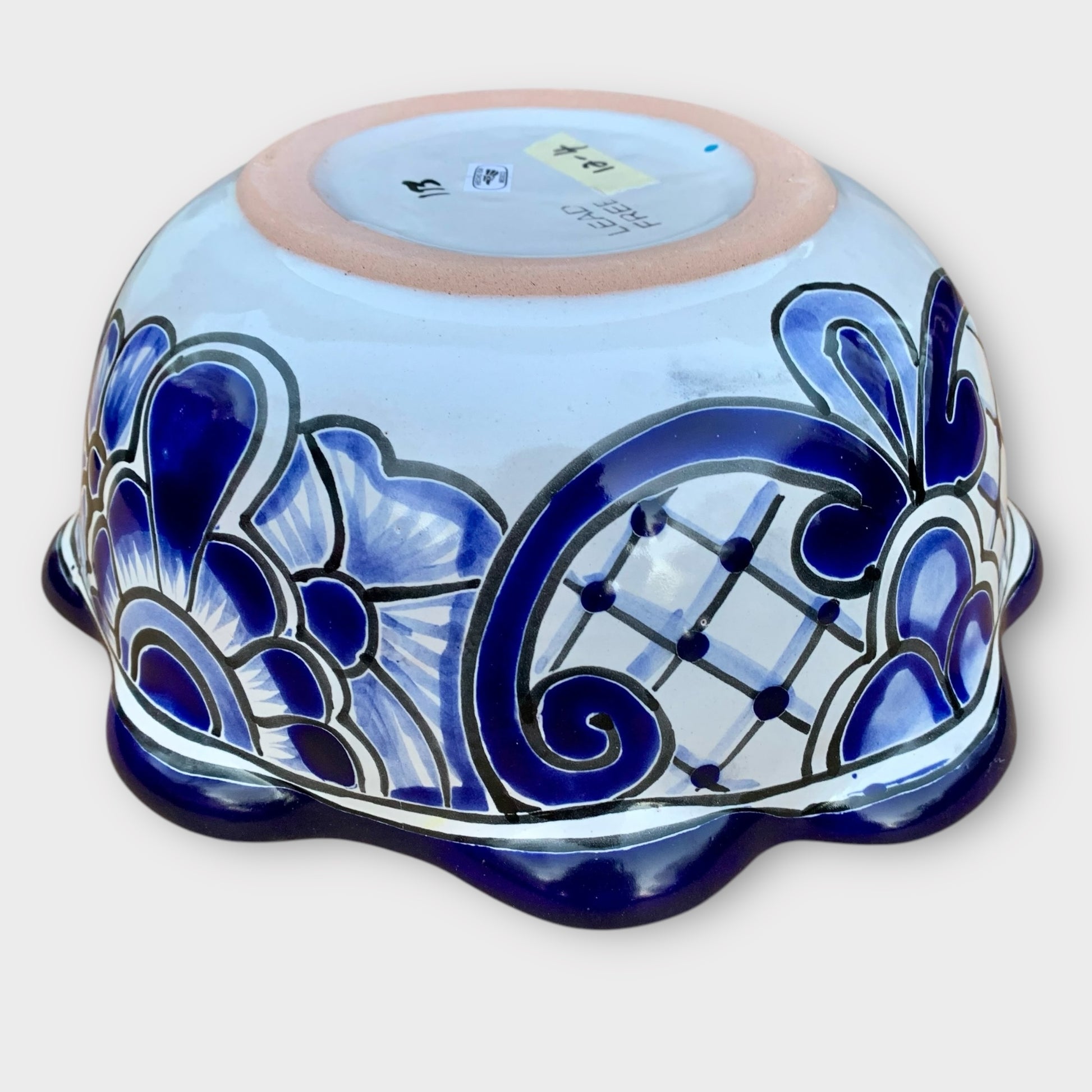 Talavera Salad Bowl grande side