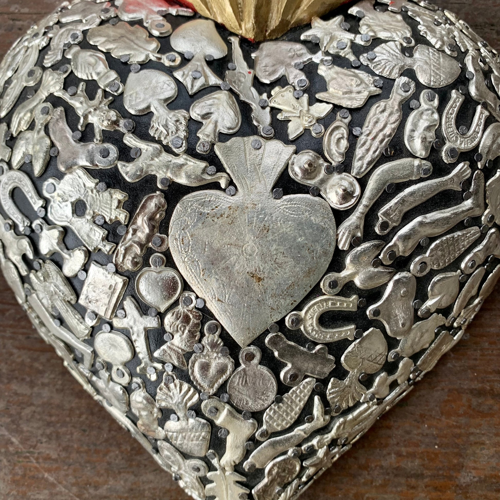 milagros sacred wood heart