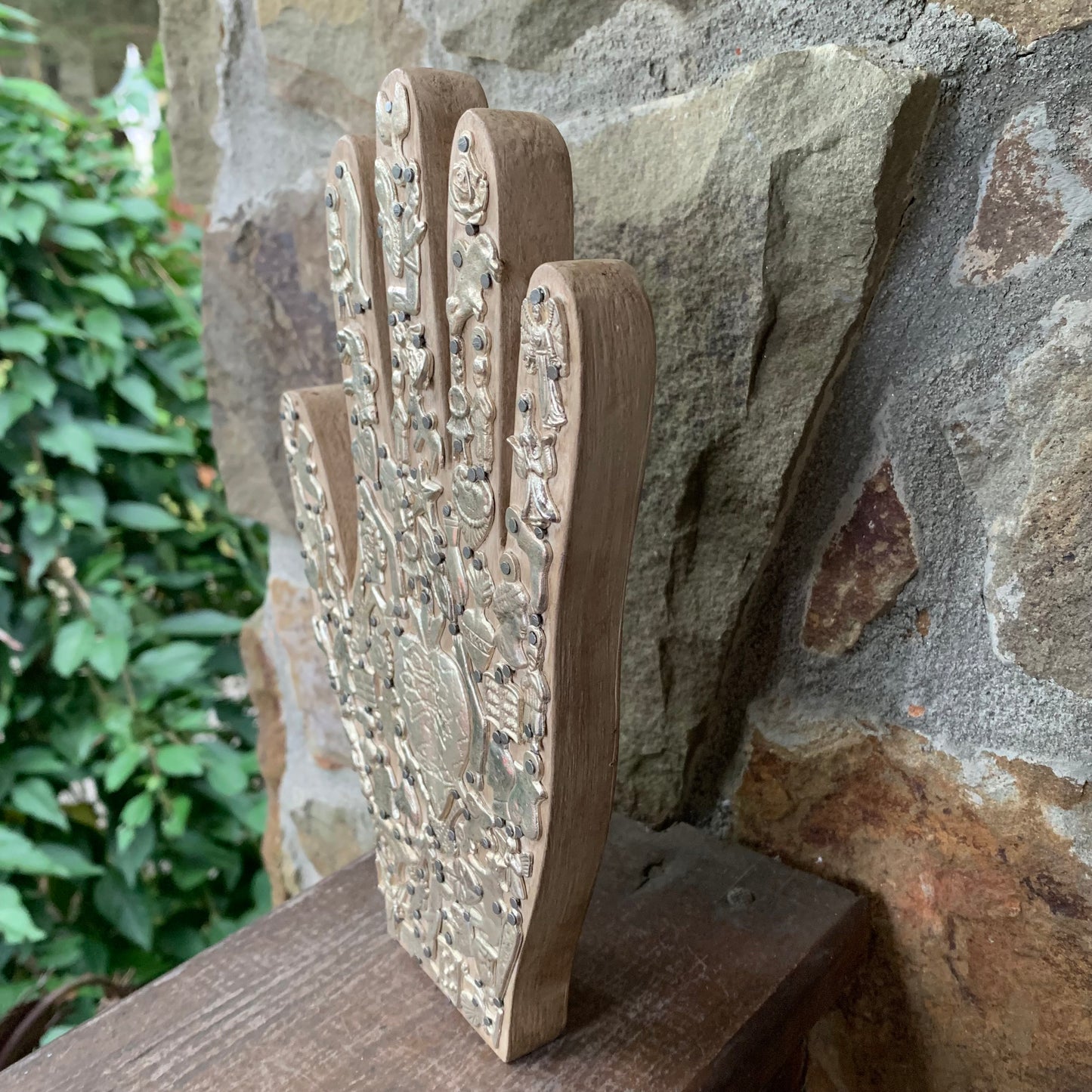 wood milagros hand
